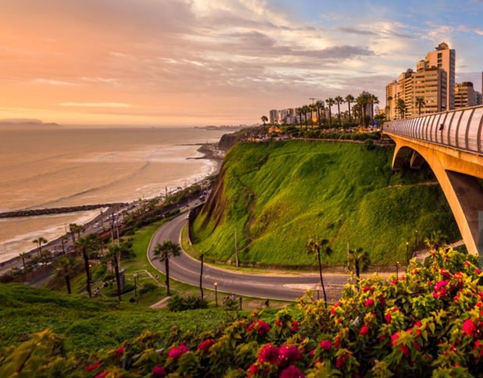 Lima, no Peru,  é um dos destinos de viagem para pessoas do signo de Sagitário em 2024 — Foto: Christian Vinces/iStock