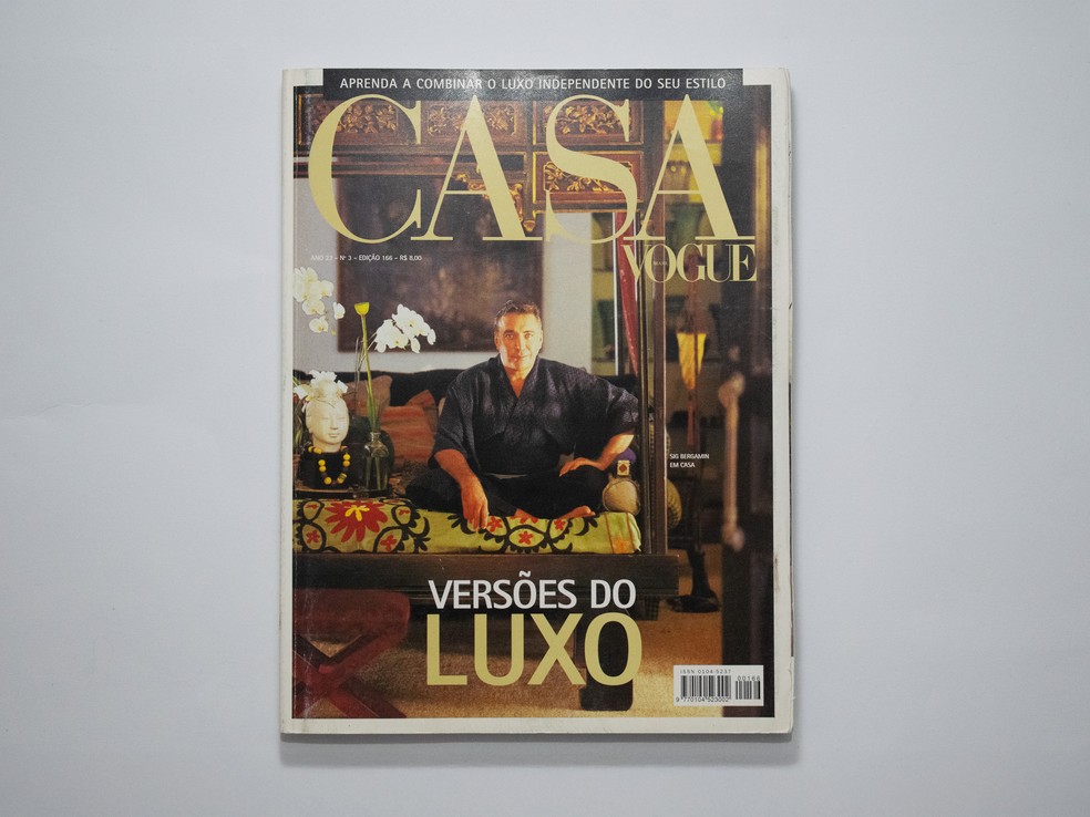 Capa da Casa Vogue de junho de 1999 apresentou o lar paulistano de Sig Bergamin — Foto: Thais Araujo/Reprodução