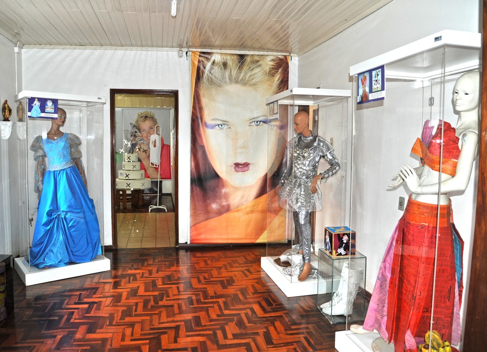 Sala com figurinos utilizados pela Rainha dos Baixinhos  — Foto: Divulgação/Prefeitura de Santa Rosa