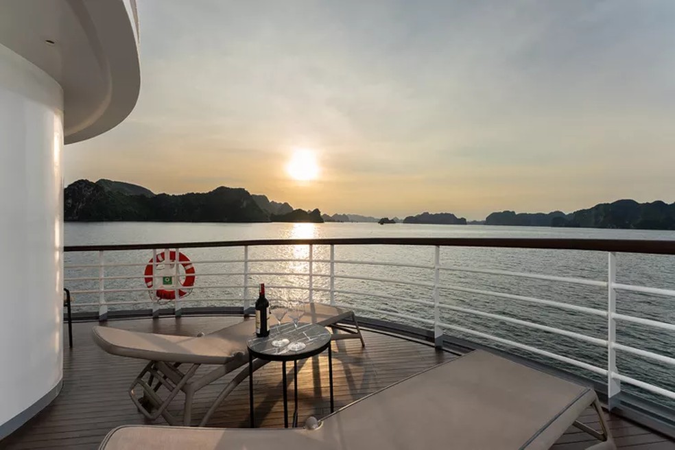 O cruzeiro realiza um trajeto de um dia pela Baía de Lan Ha — Foto: Divulgação/Ambassador Cruise Line