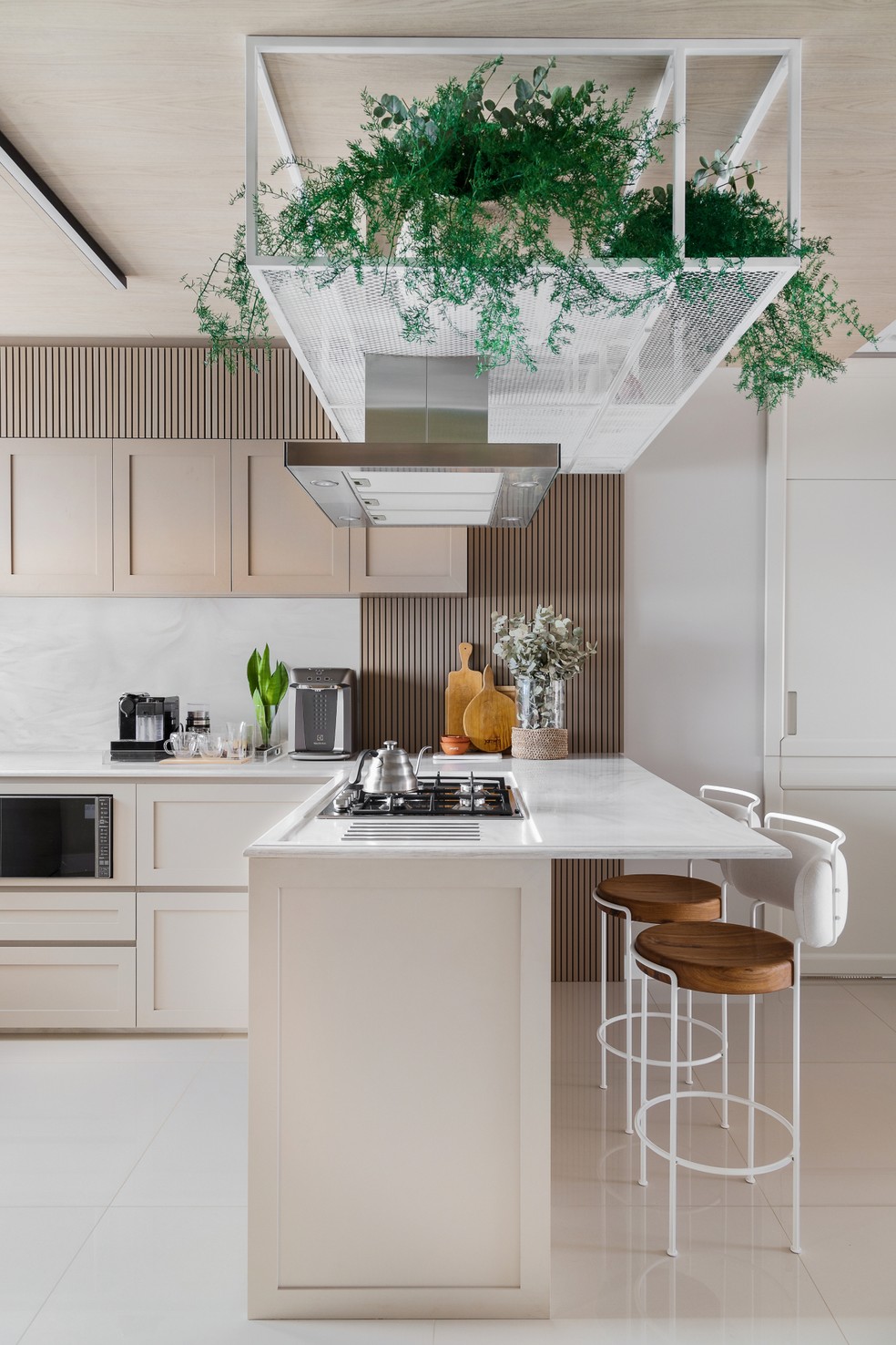 Décor do dia: cozinha com península e integrada ao living