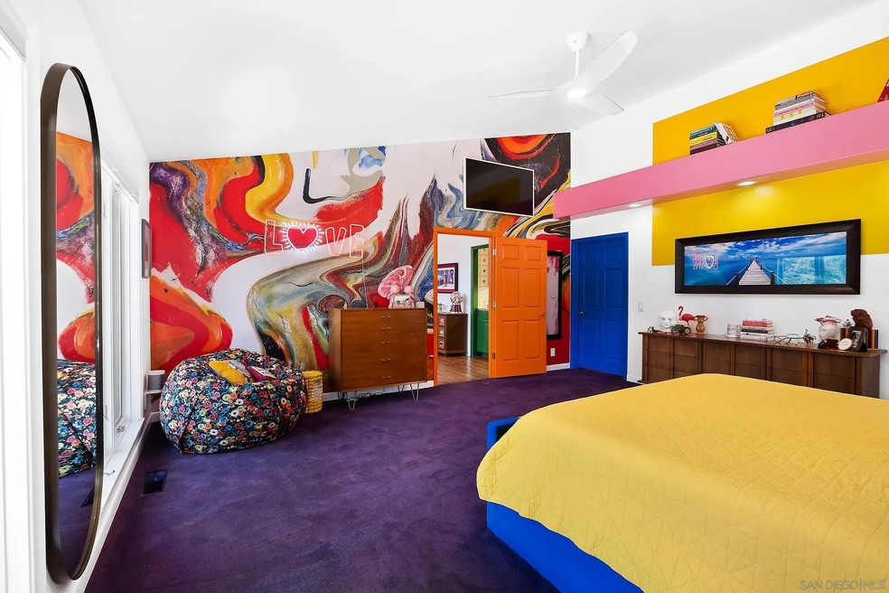 Casa com interiores multicoloridos está à venda por R$ 5,8 milhões — Foto: Divulgação