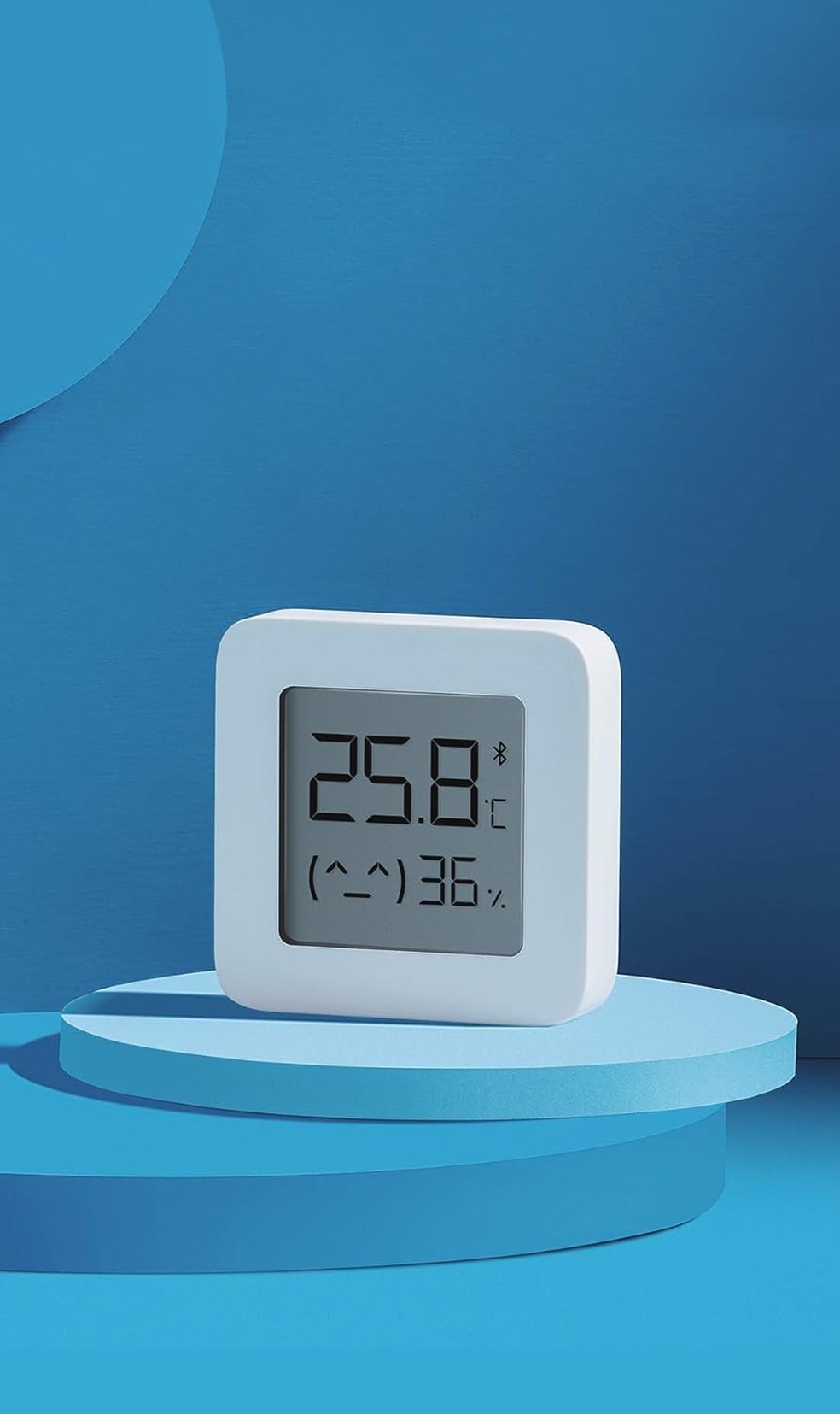 Sensor de temperatura e umidade Xiaomi Mi em acabamento branco ajuda a monitorar o ambiente e deixar a casa mais confortável e inteligente — Foto: Divulgação
