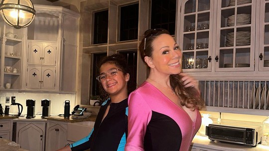 Mariah Carey abre a cozinha da mansão e apresenta novos moradores da casa
