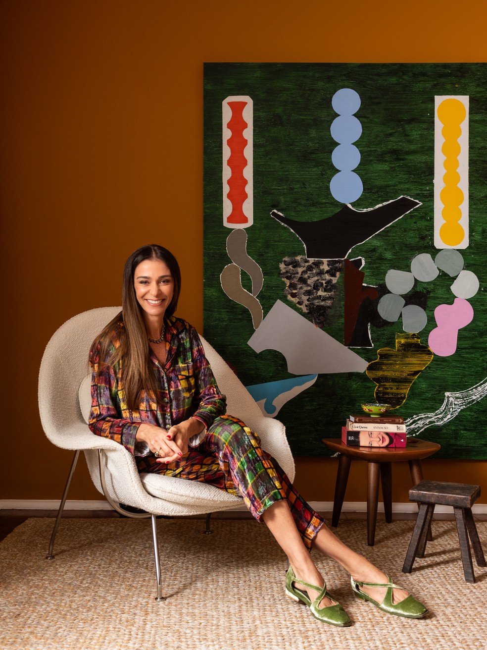 A atriz Mônica Martelli abre o apartamento no bairro do Jardins, em São Paulo, que passou por uma transformação com cores e texturas — Foto: Wesley Diego Emes/Divulgação