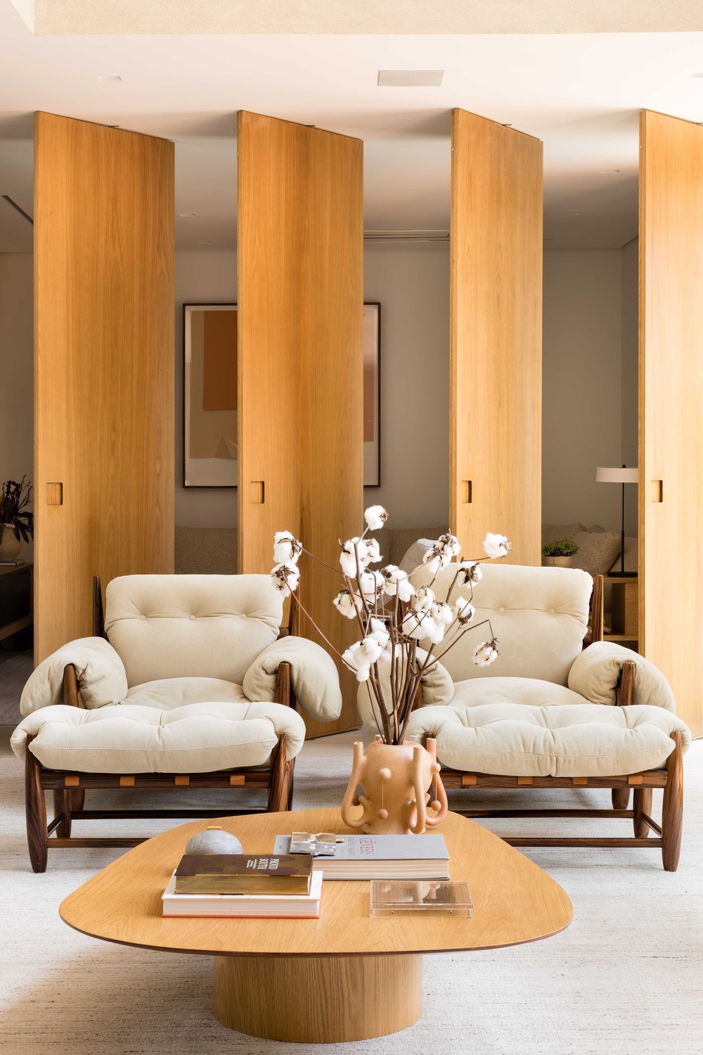 Crescimento dos filhos inspira renovação de casa contemporânea