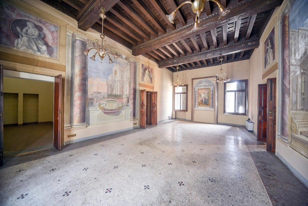 No Palazzo Vicenzo, a arte está por toda parte, nos pisos, paredes e móveis  — Foto: Dimora Italia Real Estate