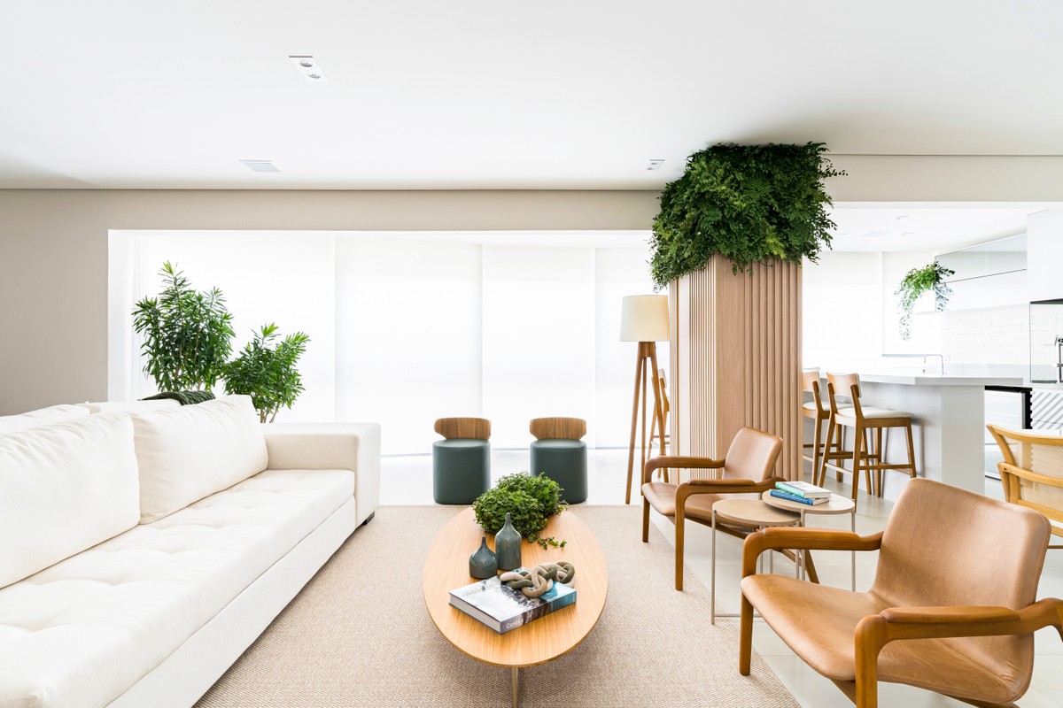 Apartamento de 170 m² com decoração neutra e materiais de fácil manutenção