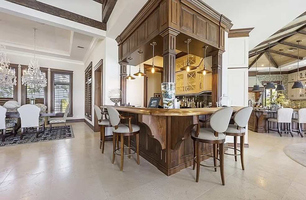 Sydney Sweeney tem casa de praia com 6 quartos, 8 banheiros e adega — Foto: Realtor