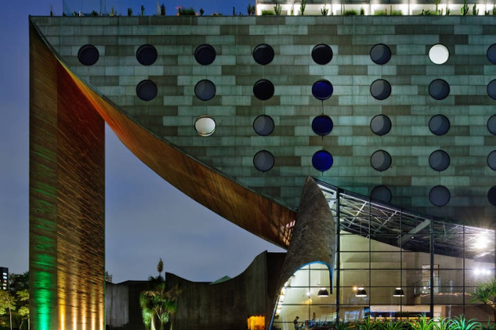Hotel Unique, projetado pelo arquiteto Ruy Ohtake — Foto: Nelson Kon