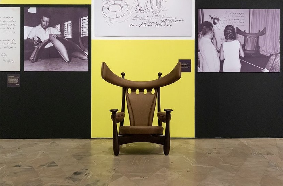 A Poltrona Chifruda, em exposição no museu, foi assinada pelo arquiteto e designer brasileiro Sergio Rodrigues em 1962 — Foto: Reprodução/Instagram @mcb_org