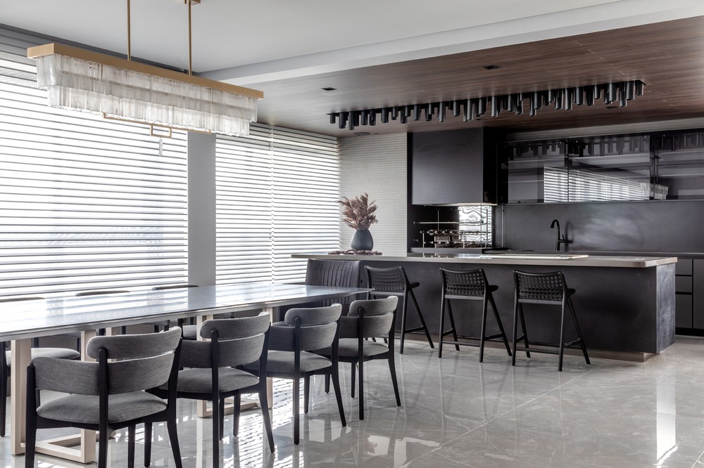 330 m² com decoração em tons de cinza