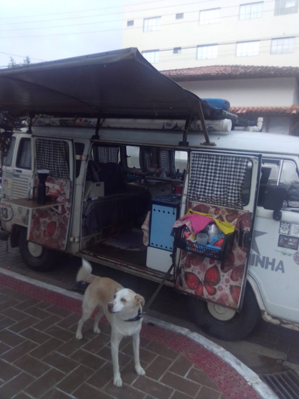 Recenseadores encontraram familias vivendo até em vans — Foto: Divulgação/IBGE