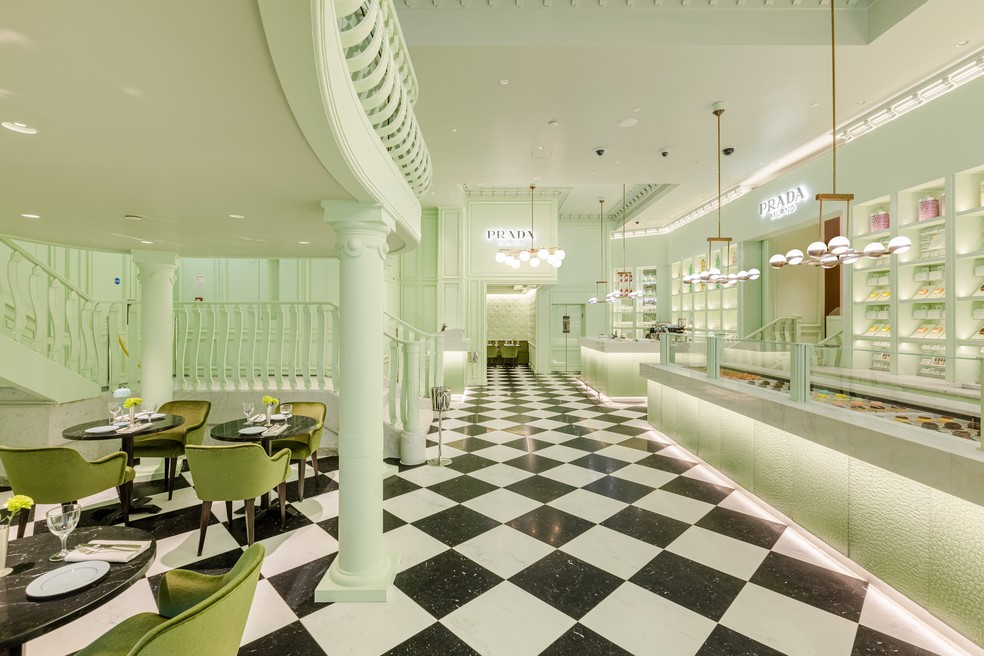 O piso xadrez é uma característica icônica da loja da Padra na Galleria Vittorio Emanuele II — Foto: Studio VF 17