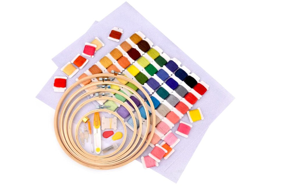 Kit de agulha, linhas e bastidores para bordado  — Foto: Reprodução/Amazon