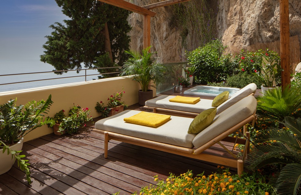 Com diárias de R$ 7,6 mil, a Suite Dell'Eremita conta com um terraço com jacuzzi — Foto: Divulgação/Anantara