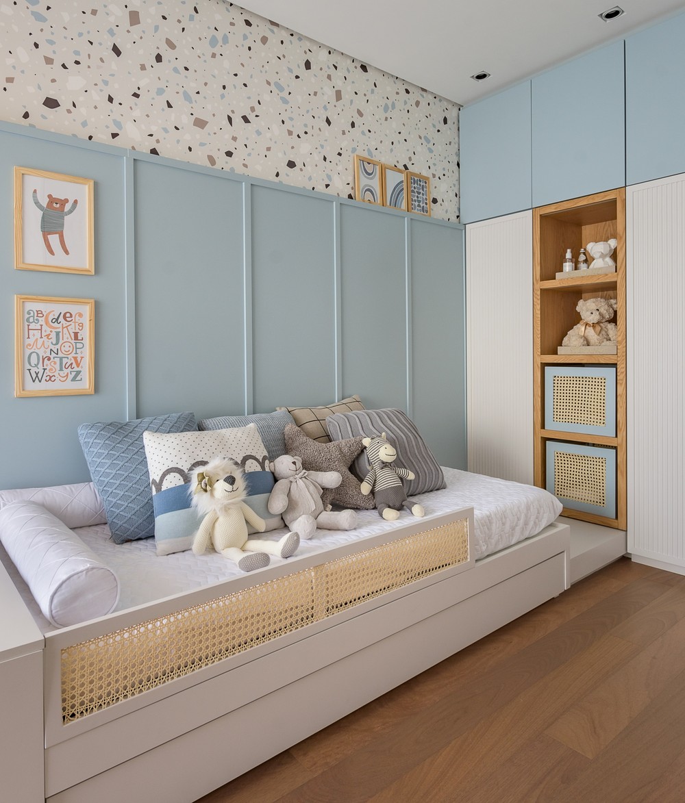 Décor do dia: quarto infantil azul com detalhes em palhinha