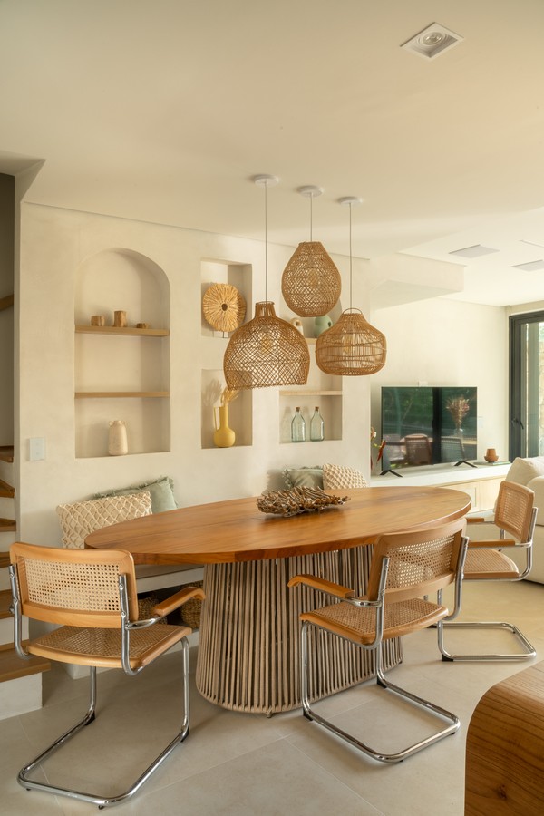 Estilo boho e elementos sensoriais permeiam casa de 130 m² em São Paulo