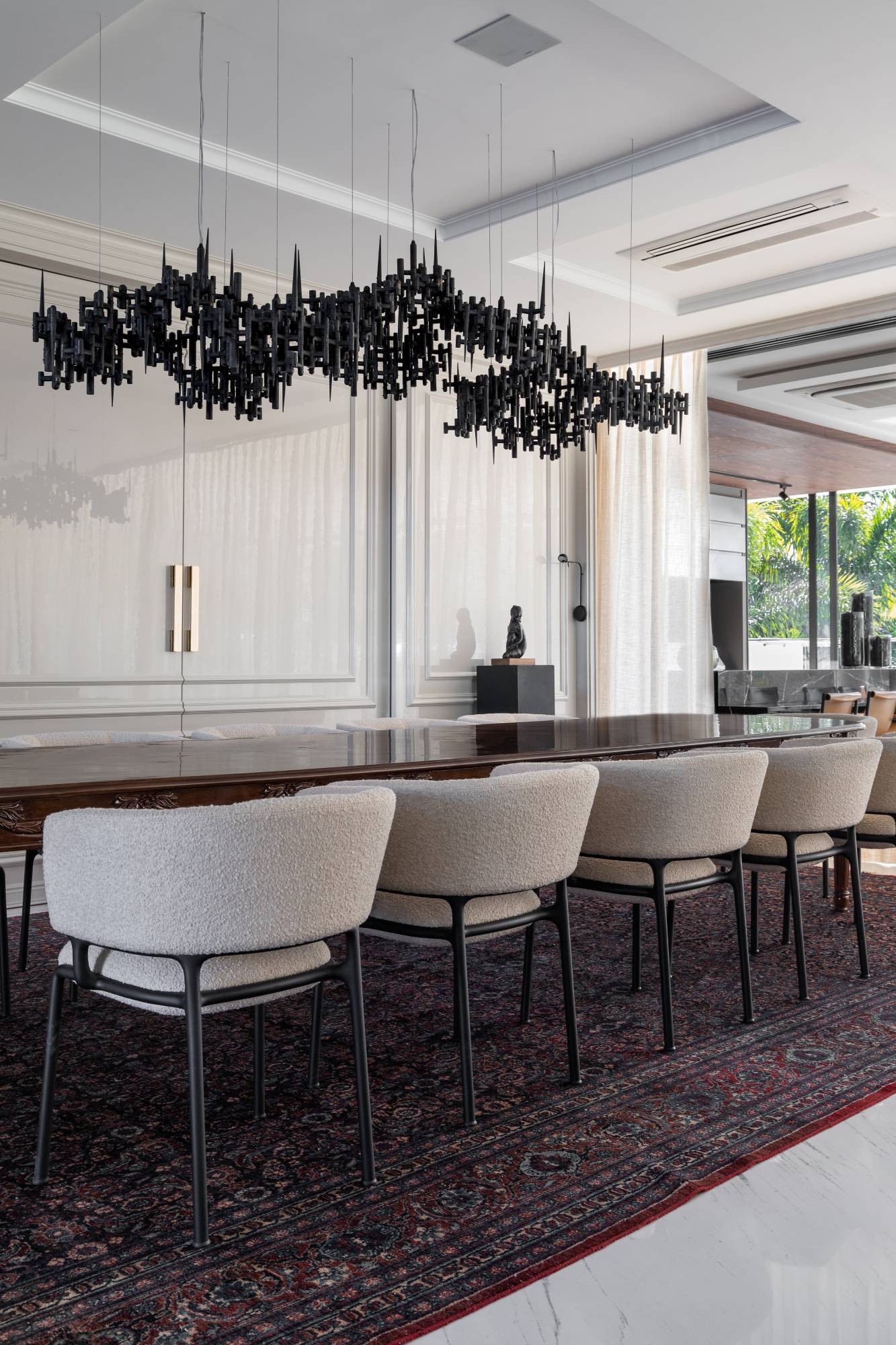 Décor do dia: sala de jantar com pendente impactante