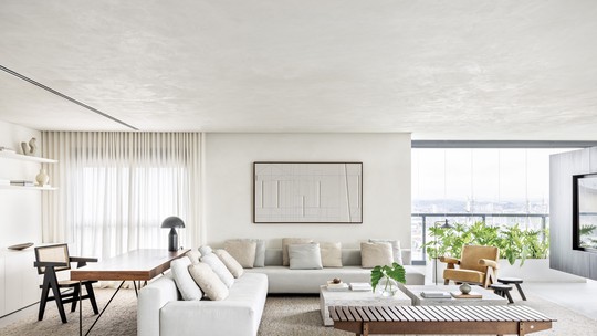 Branco e preto, apartamento de 344 m² tem inspiração nórdica 
