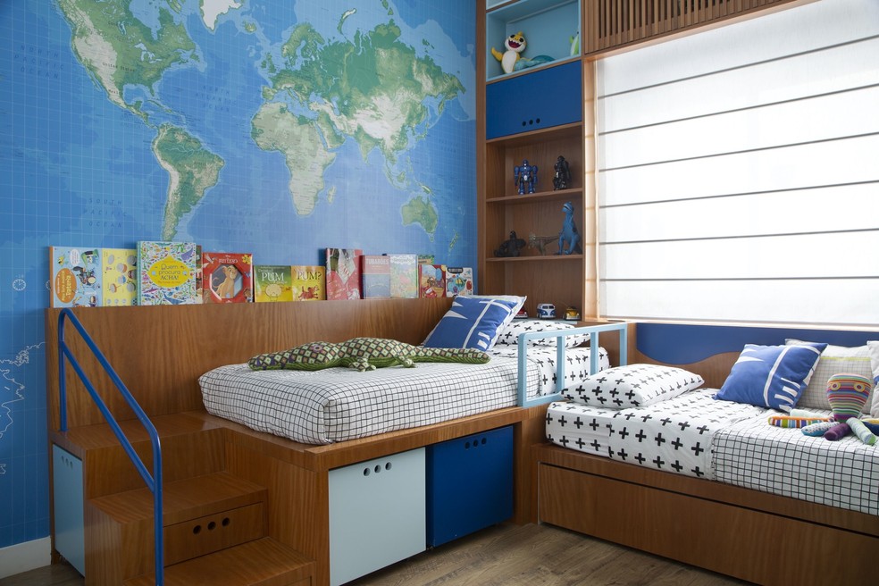 A cor azul é a preferida dos pequenos moradores deste quarto — Foto: Denilson Machado