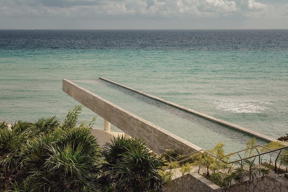 Esta piscina não tem água, tem 360 mil bolas!