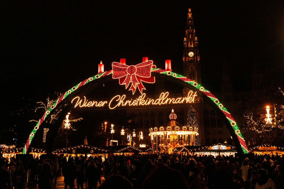 Em Viena, o mercado Wiener Christkindlmarkt é um dos mais famosos e históricos do mundo — Foto: Pexels/Simófi István
