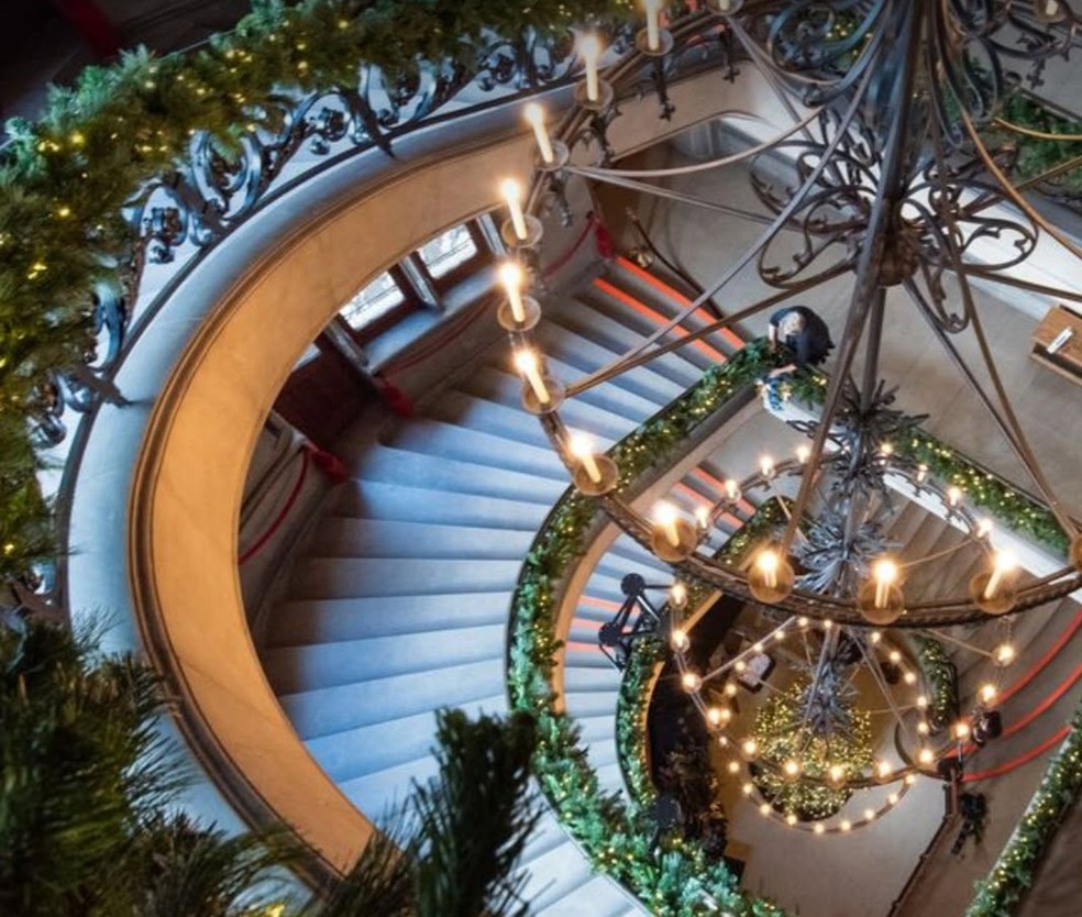 Com 16 mil m², maior mansão dos Estados Unidos capricha decoração com 10 mil enfeites de Natal — Foto: Divulgação/Biltmore Estate