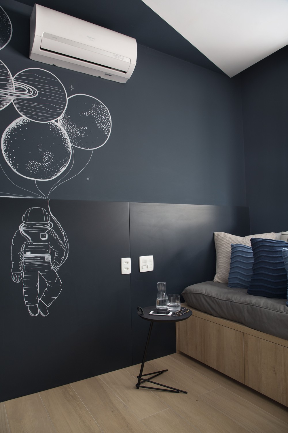 Cor azul-petróleo: 10 ideias de decoração com o tom elegante