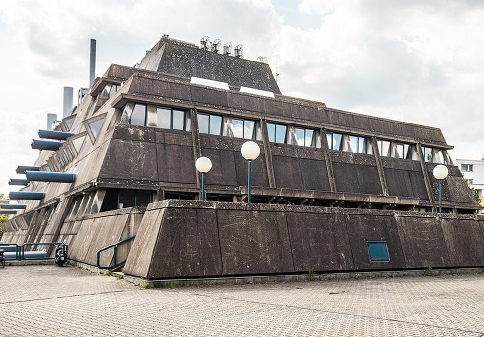 Formato se assemelha a um tanque ou bunker de guerra — Foto: Felix Torkar/SOS Brutalism