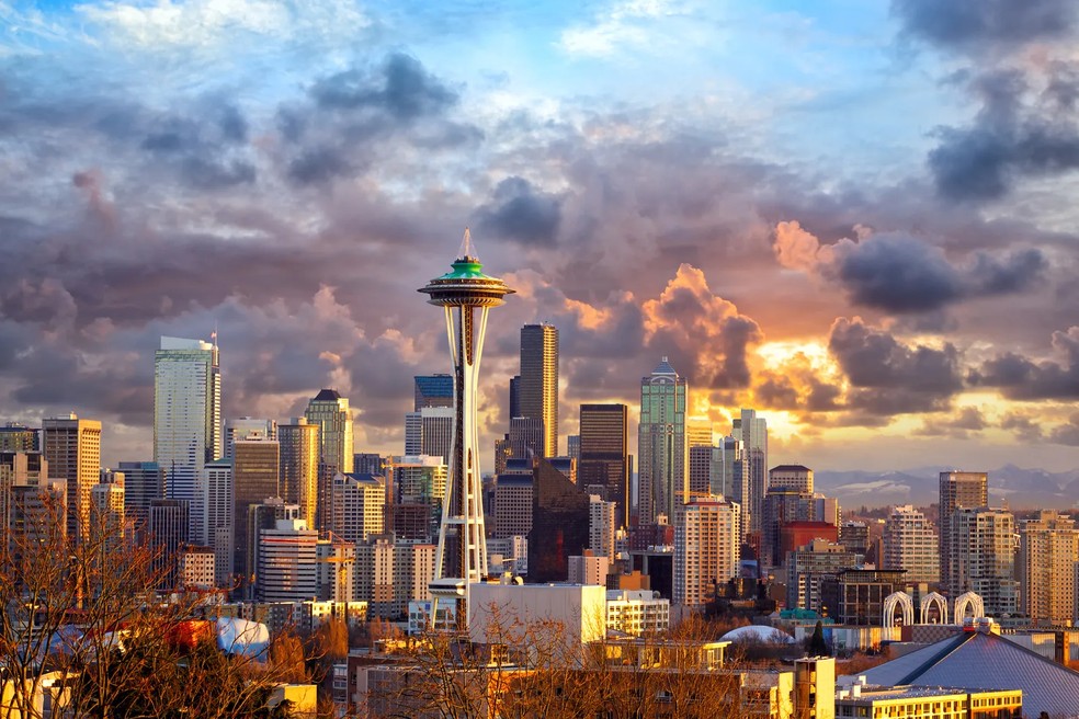 O panorama de Seattle parece galáctico. Isto graças ao Space Needle, que se eleva 184 metros acima do centro da cidade — Foto: Dibrova/Getty Images
