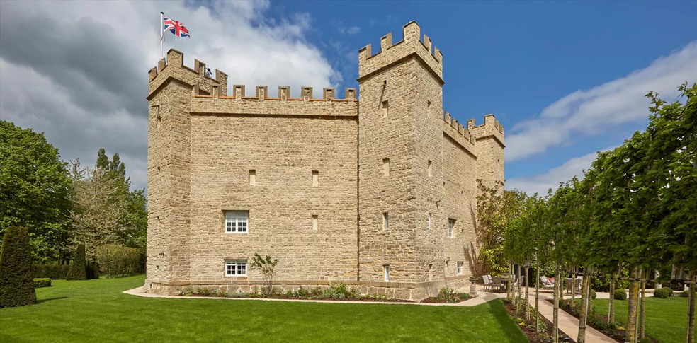 O castelo foi construído em 1741 e projetado pelo arquiteto James Gibbs — Foto: Divulgação/Knight Frank