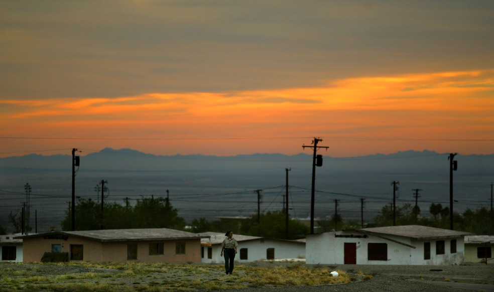 Algumas moradias ainda resistem na cidade, que está quase desabitada há 20 anos — Foto: Getty Images