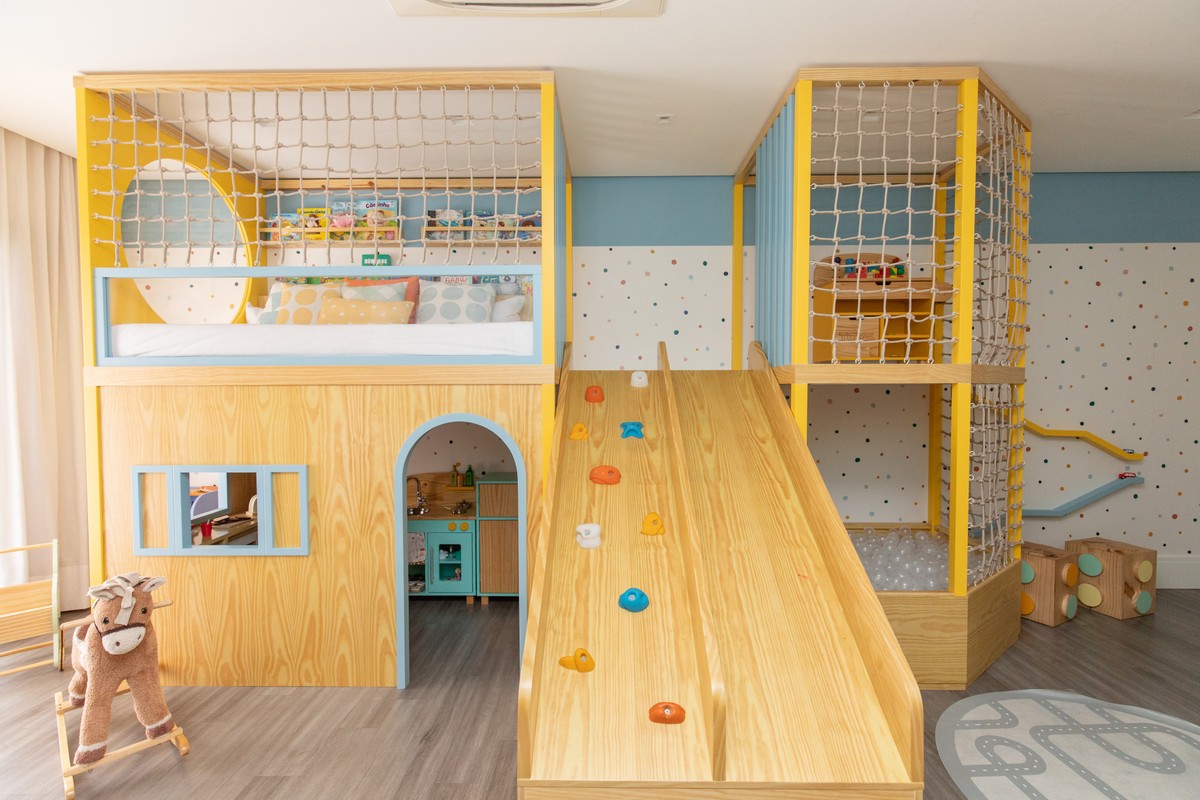 Décor do dia: quarto infantil com piscina de bolinhas, escorregador e ...