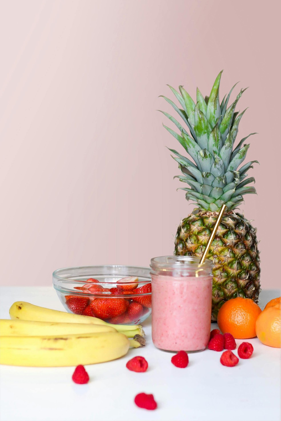 Frutas com casca rugosa, como o abacaxi, precisam de atenção especial — Foto: Element5 Digital/Pexels