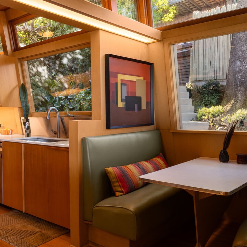 À venda por R$ 35 milhões, casa com design angular é chamada de 'escultura arquitetônica' — Foto: Carol Wood Real Estate/Divulgaçáo