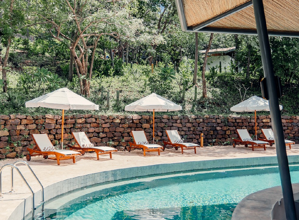 O hotel conta com uma série de piscinas  — Foto: Divulgação/Suitree Hotel