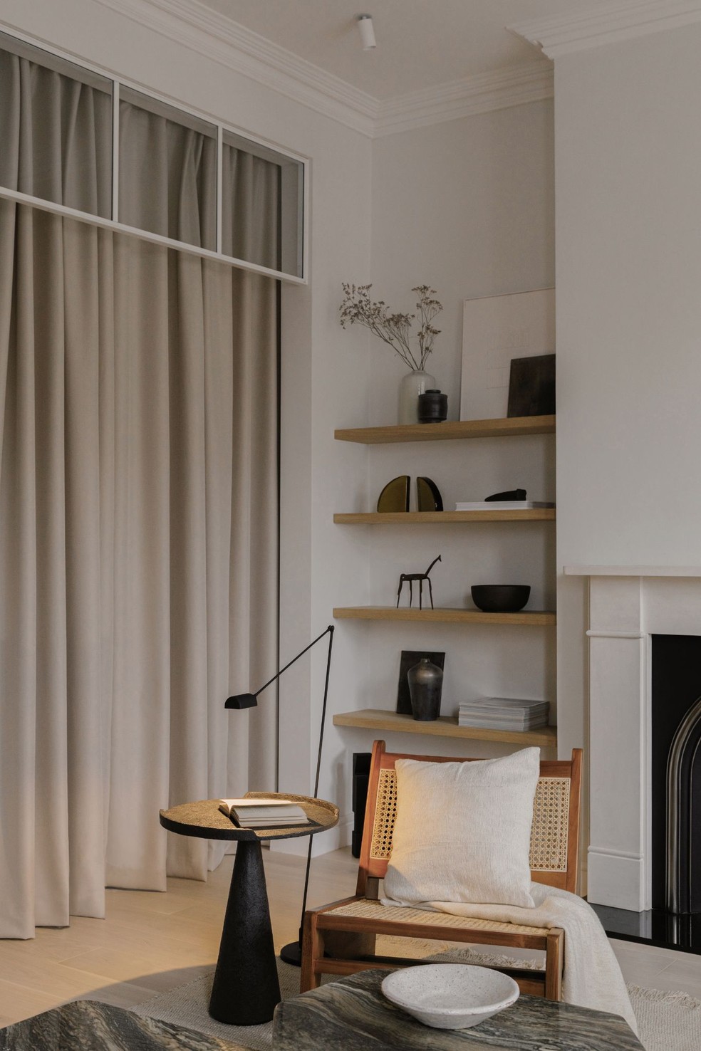 Em Londres, casa vitoriana transforma-se em lar moderno e minimalista