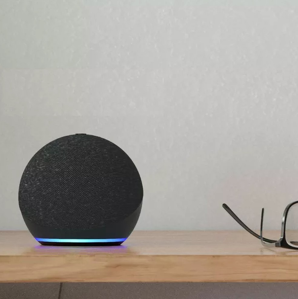 Echo Dot: ouça música e tenha a Alexa como assistente de voz — Foto: Reprodução/Amazon