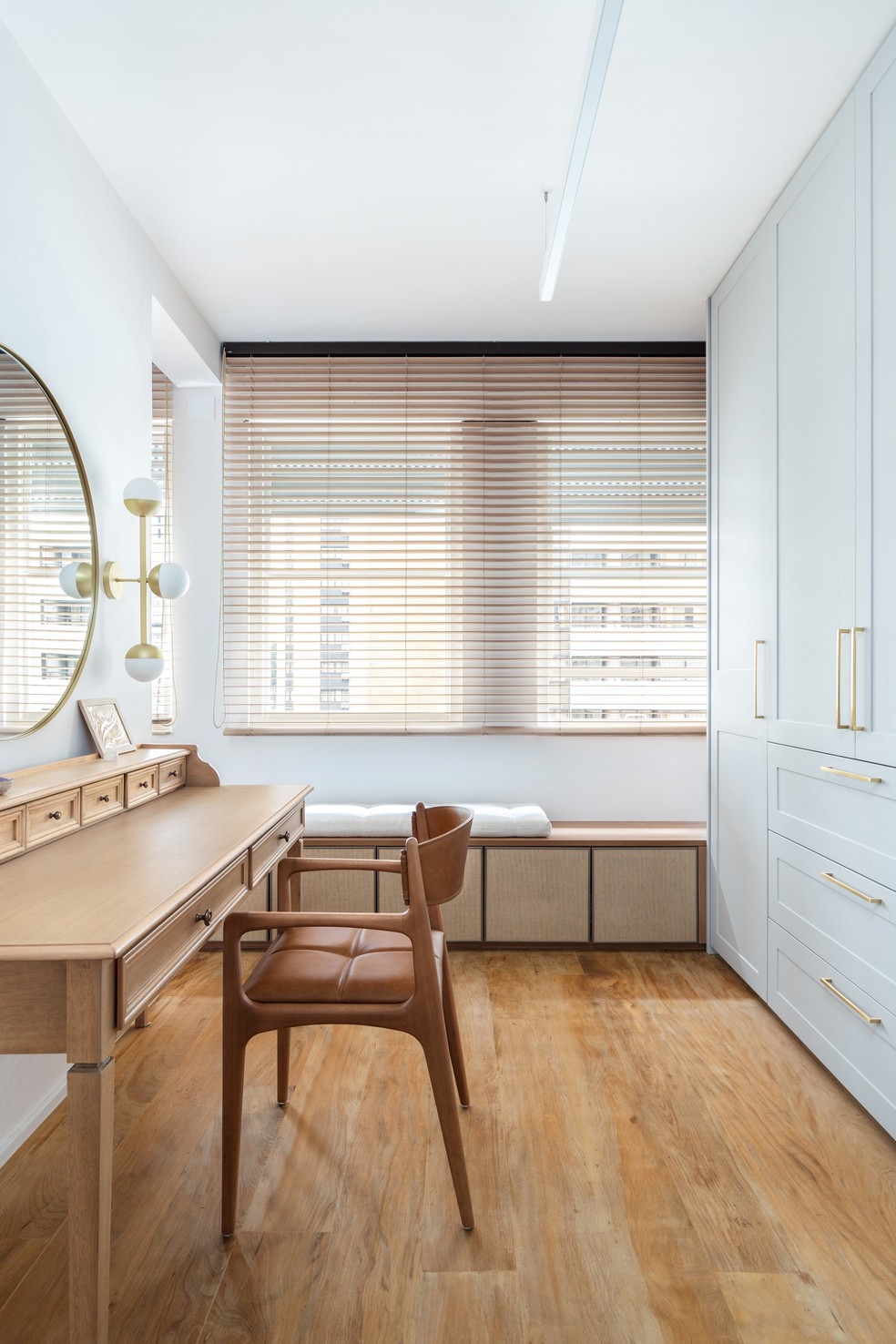 Com 160 m², apartamento antigo ganha atmosfera contemporânea após reforma