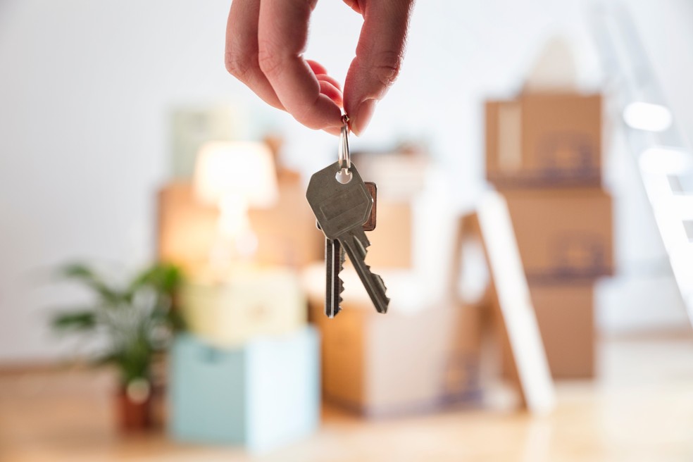 Pode haver um longo período entre a compra e a entrega das chaves - e é preciso se planejar — Foto: Getty Images