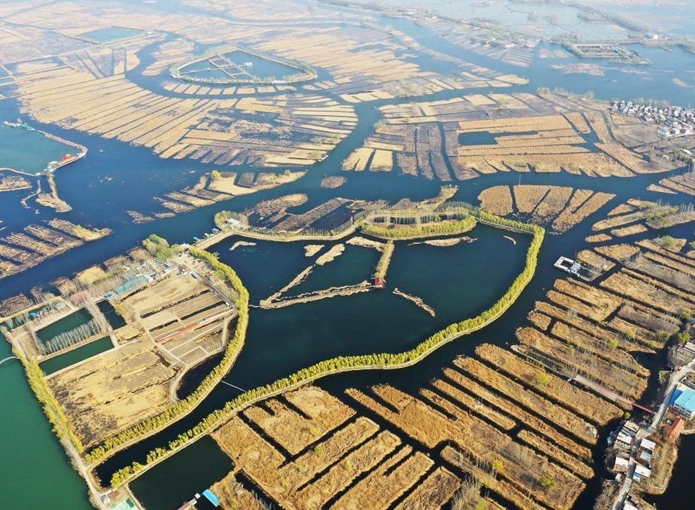 Vista aérea do lago Baiyangdian, na Nova Área de Xiong'an, na China — Foto: Reprodução/Instagram @xiongan_newarea