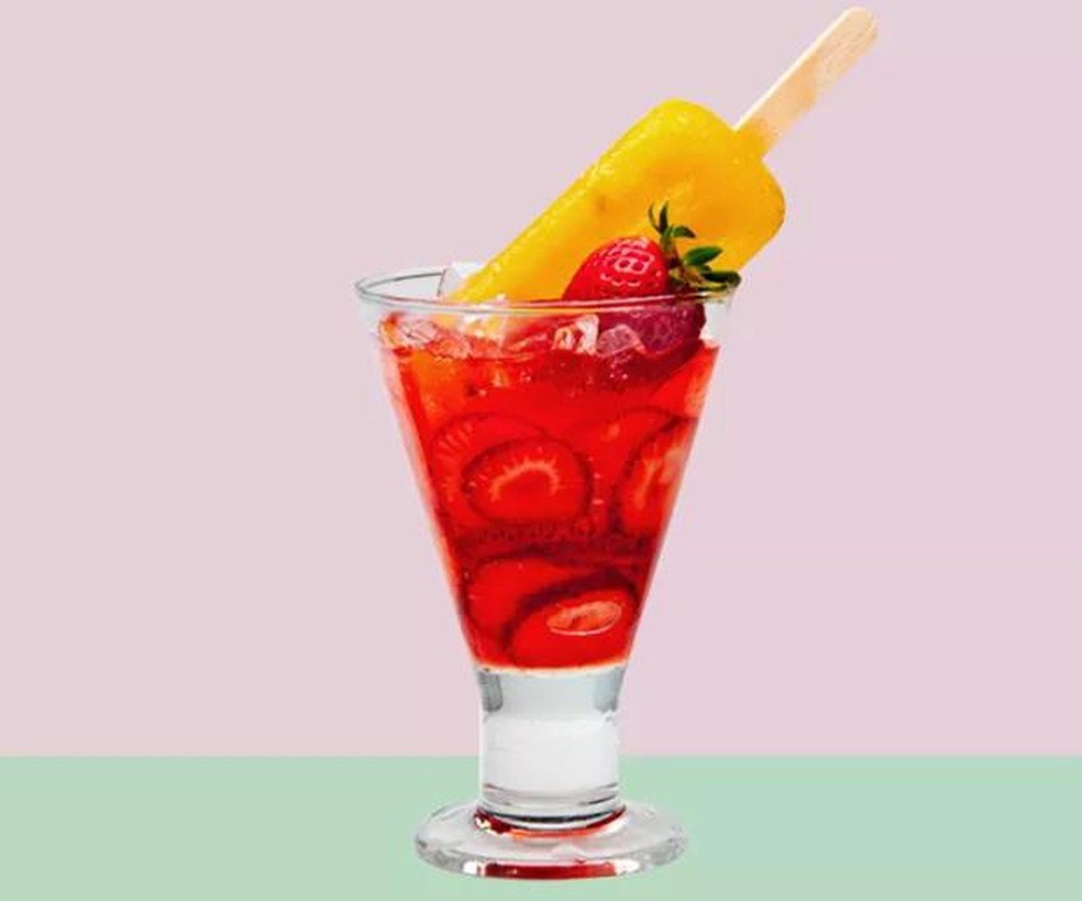 Caipiroska com picolé: veja como fazer este drink refrescante (Foto: Vamos Receber) — Foto: Casa Vogue