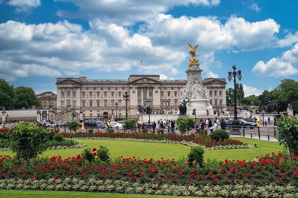 Palácio de Buckingham mistura o estilo neoclássico e vitoriano — Foto: Enrique/Pixabay/Creative Commons