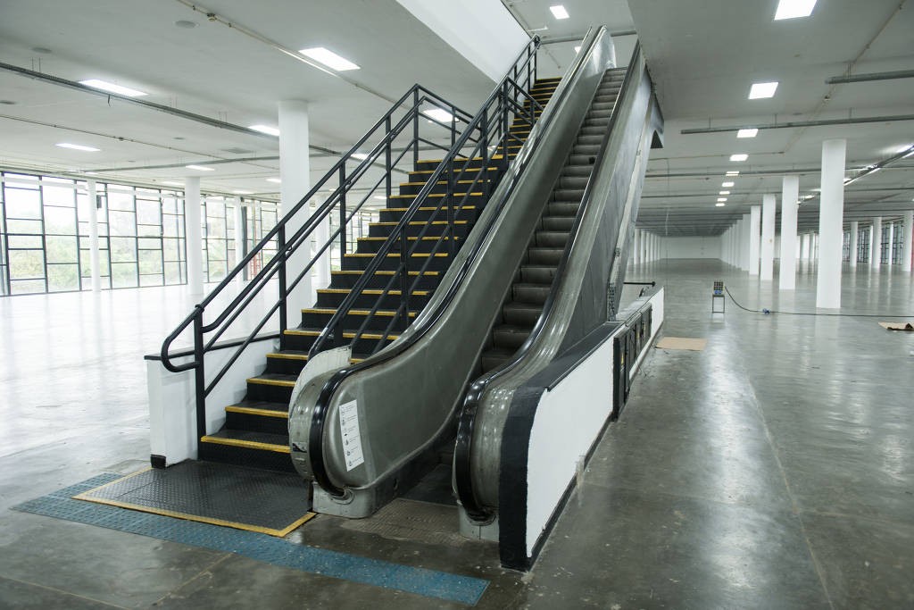 A primeira escada rolante de São Paulo, instalada em 1954, irá para o ...