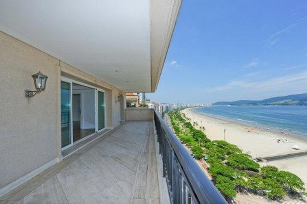 A área externa da cobertura mais cara de Santos, à venda por R$ 19 milhões — Foto: Divulgação