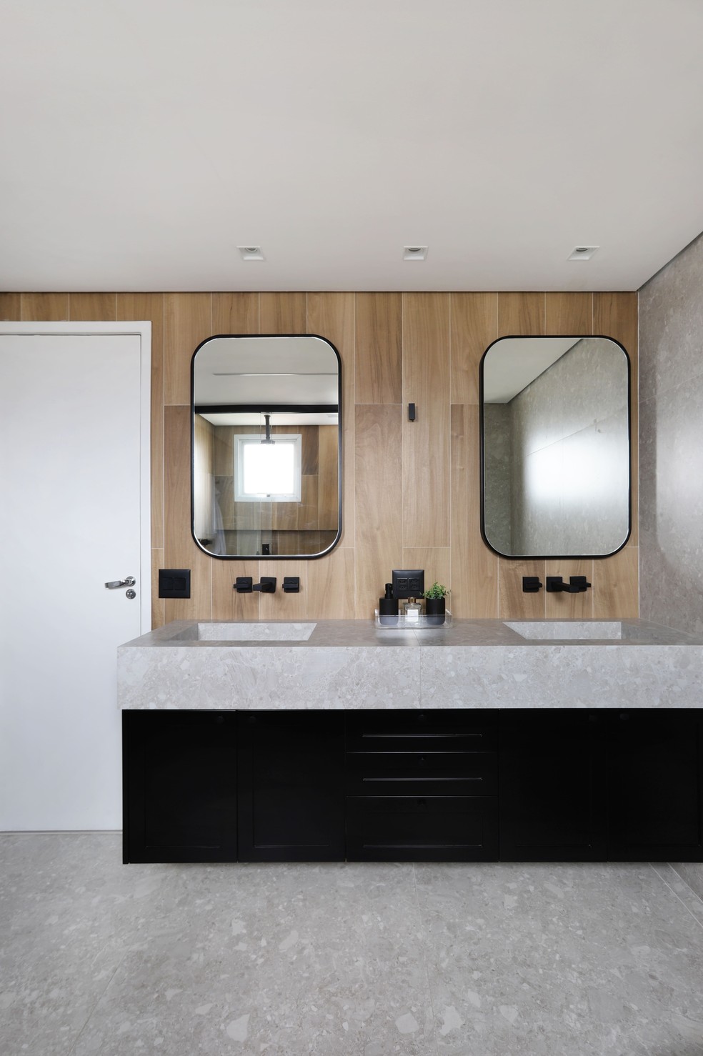 Banheiro projetado pelo escritório Fantato Nitoli Arquitetura — Foto: Mariana Orsi