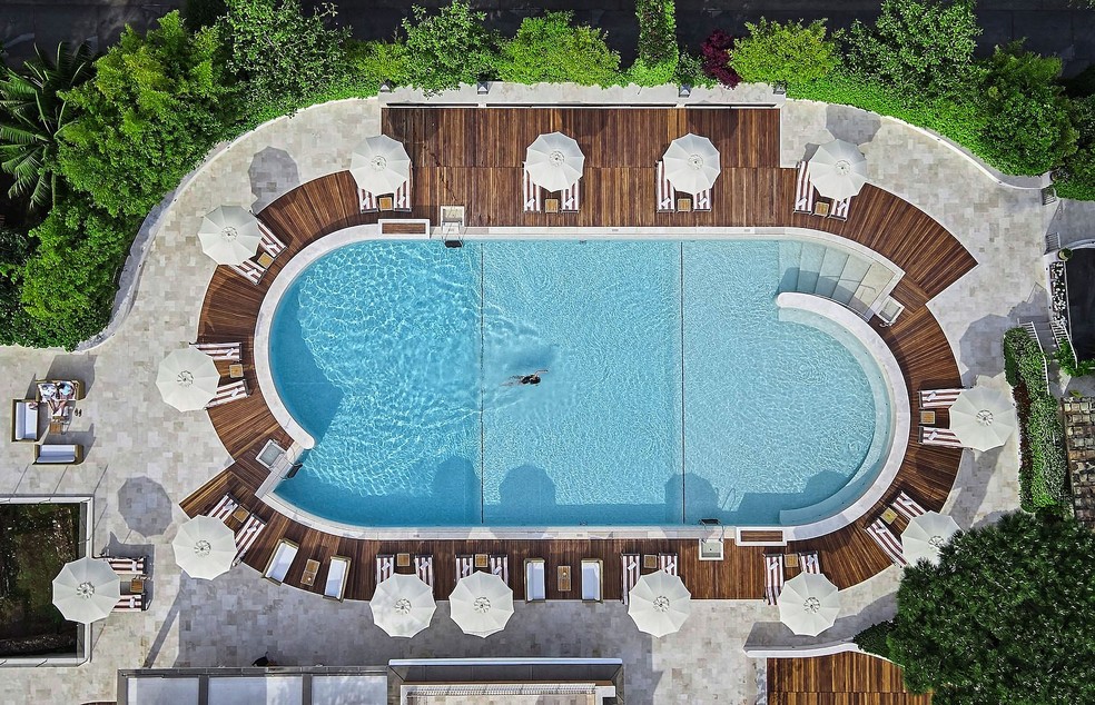 O hotel também conta com um ampla piscina  — Foto: Divulgação/Grand Hotel Excelsior Vittoria 