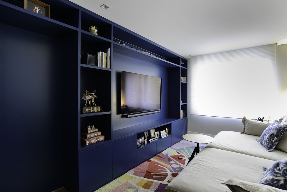 Cor azul-petróleo: 10 ideias de decoração com o tom elegante