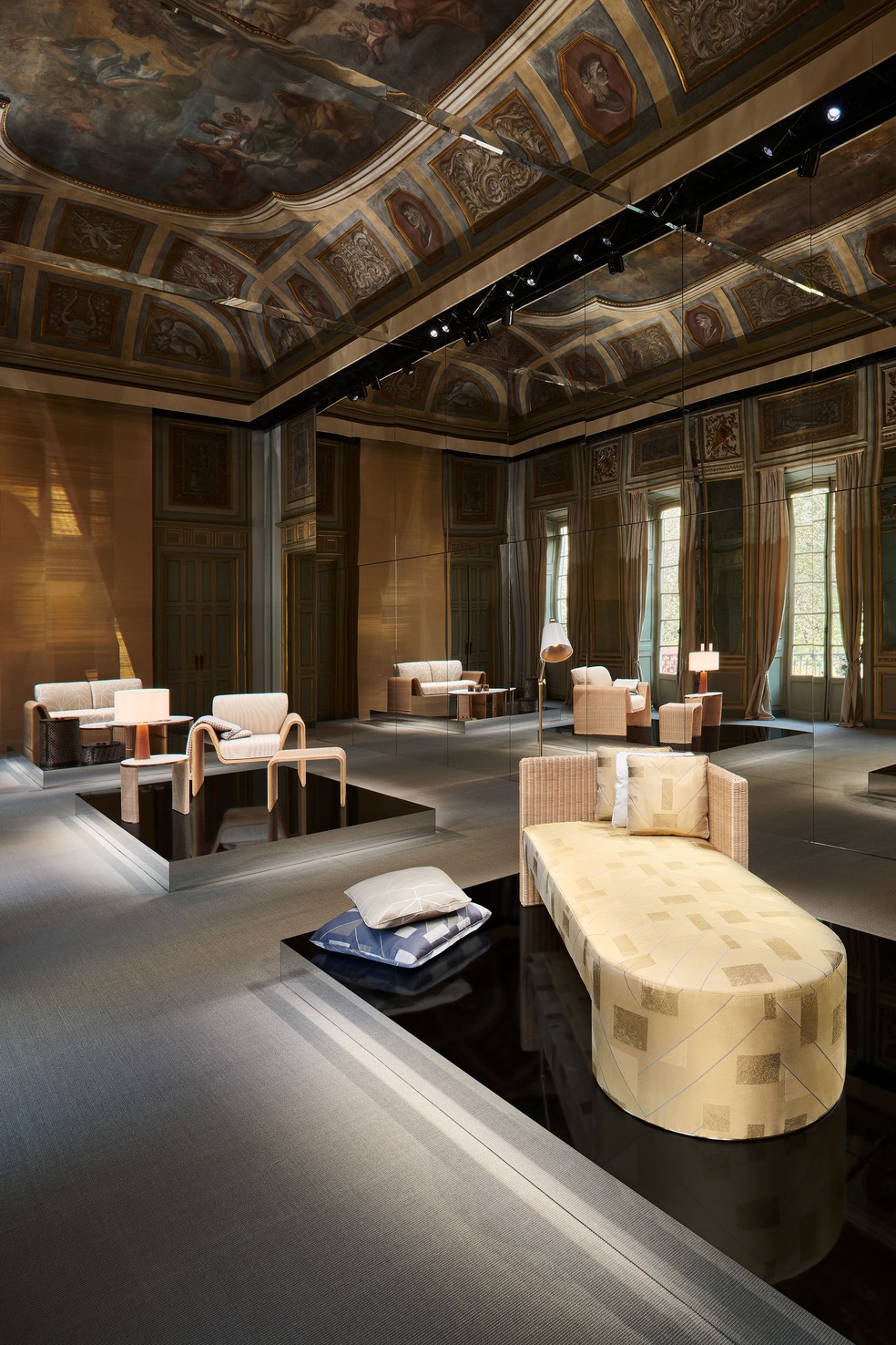 Exposição dos móveis da Armani/Casa no Palazzo Orsini — Foto: Divulgação